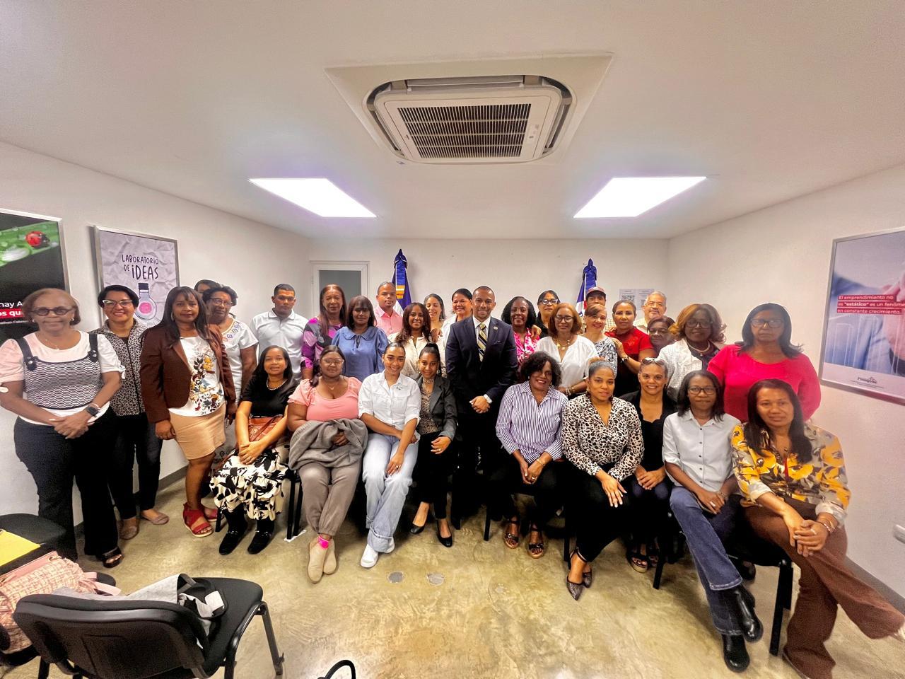 capacitacion en Oficina Luperon