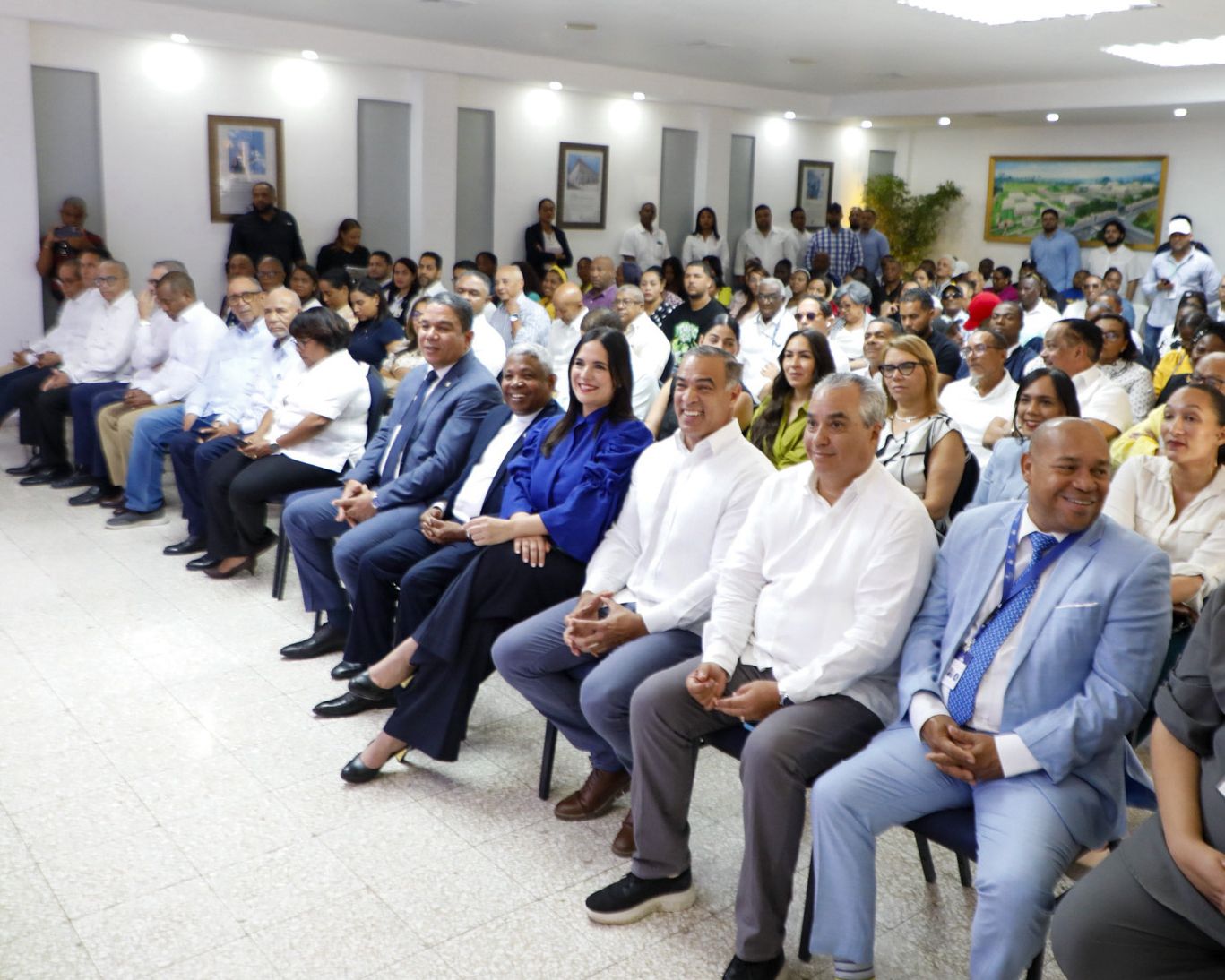 publico en entrega de prestamos