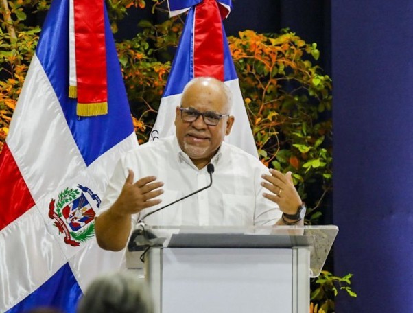 Director Durante Entrega San Pedro 1 Director Durante Entrega San Pedro 1