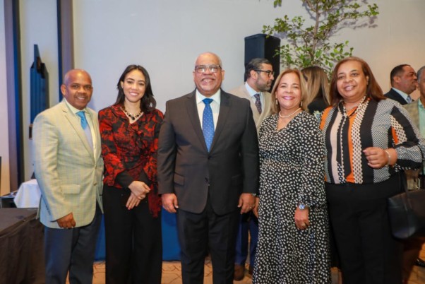 Fotos Con Periodista En Desayuno Y Rendicion