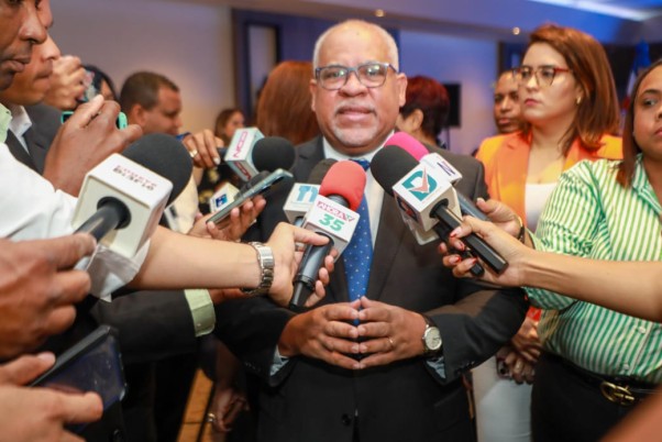 Periodista Realizan Preguntas A Director Promipyme